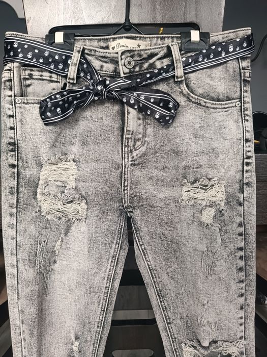 Spodnie damskie jeansowa z dziurami