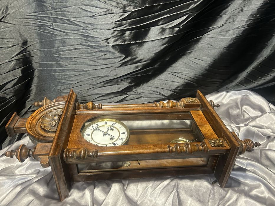 Zegar wiszący ścienny – rzeźbiona drewniana oprawa – styl klasyczny