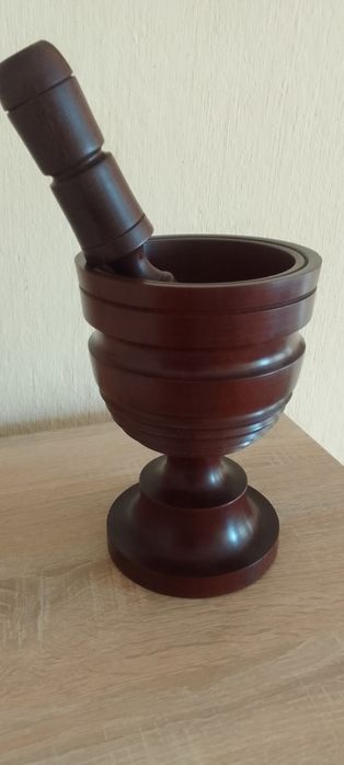 Ступка из красного дерева. Африка.