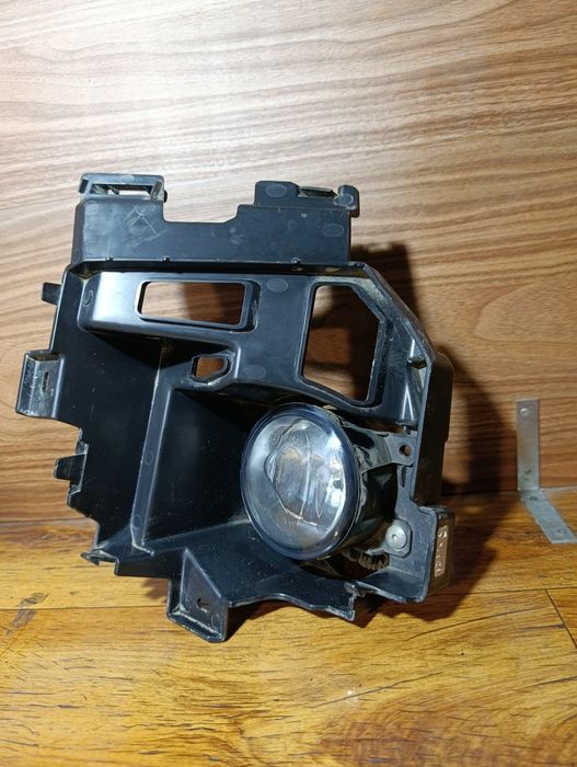 Mocowanie halogenu lewe  halogen Peugeot Partner iv