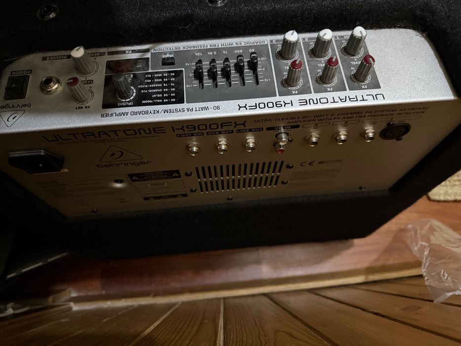 Behringer K900FX wzmacniacz
