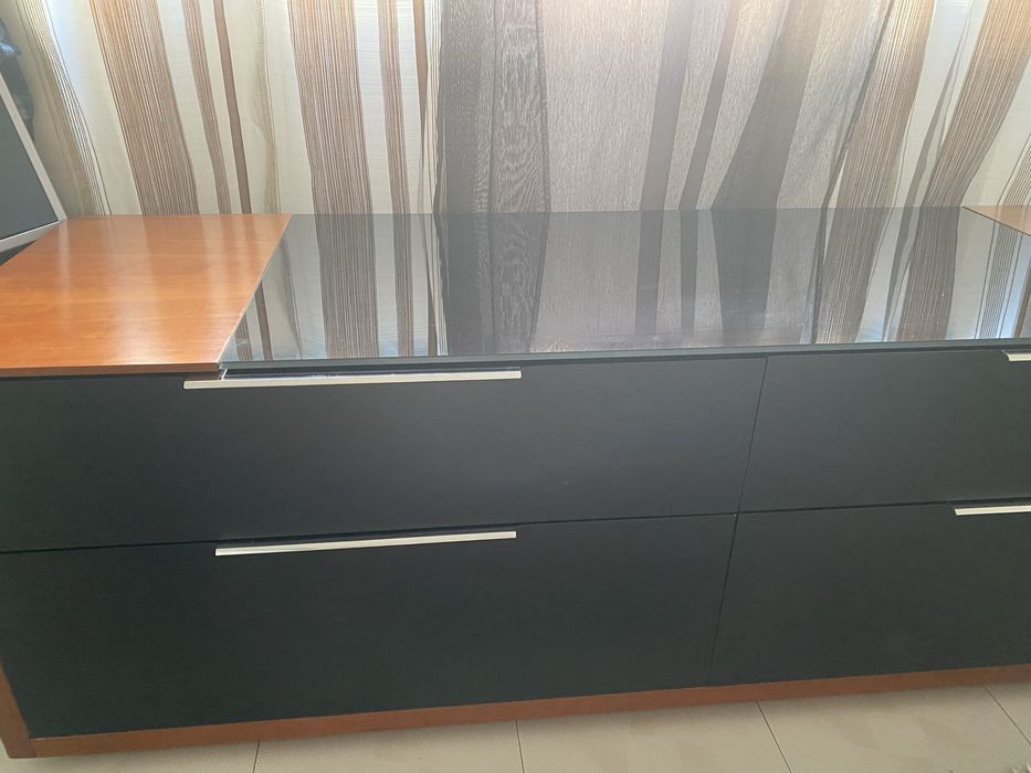 Mobília de quarto completa, cama c/cabeceira em pele + cómoda + mesa