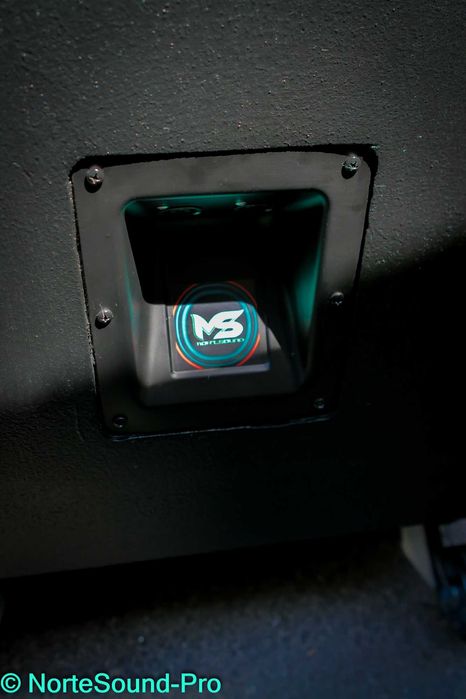 PA com 4600 Watts RMS 20 000 Watts Pico.