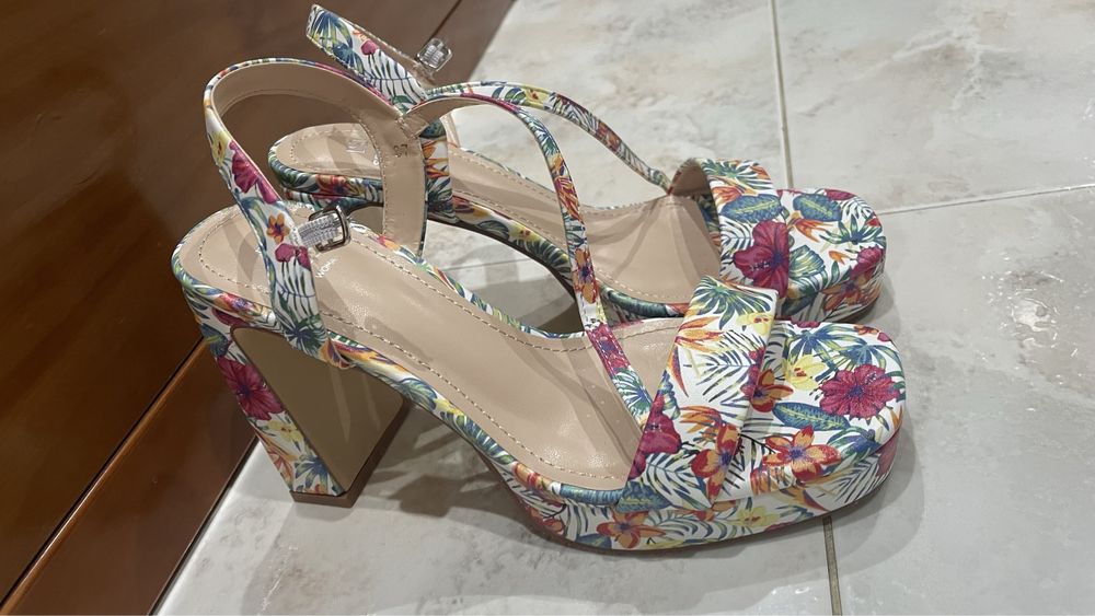 Sandalias de senhora (novas)