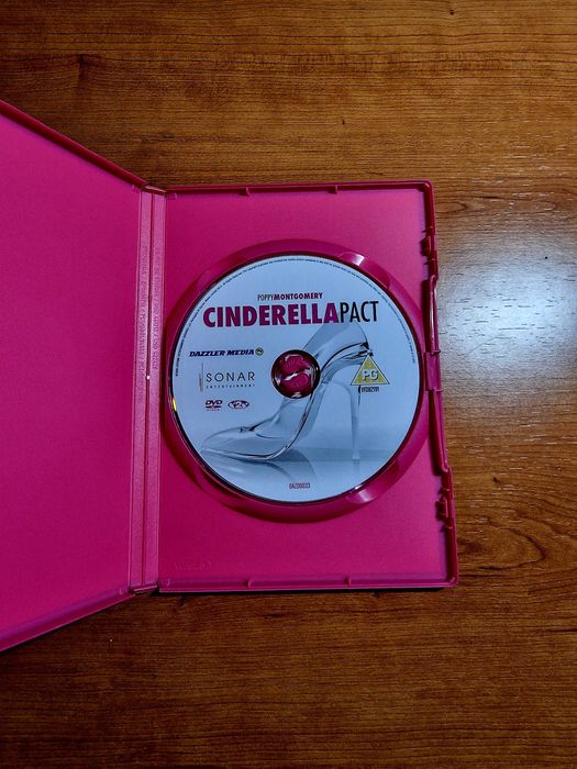 CINDERELLA PACT (Poppy Montgomery/Adam Kaufman/Chelah Horsdal)64552479484033122