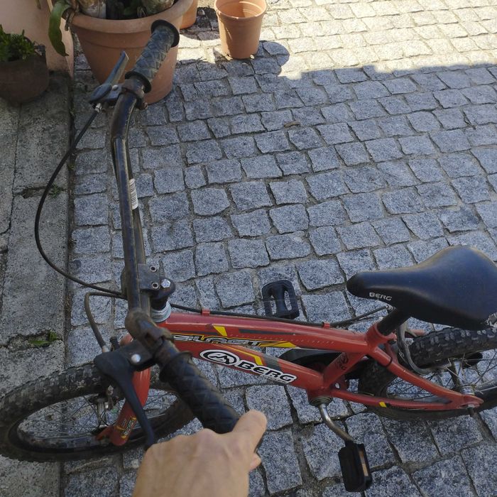 Bicicleta de criança com rodinhas