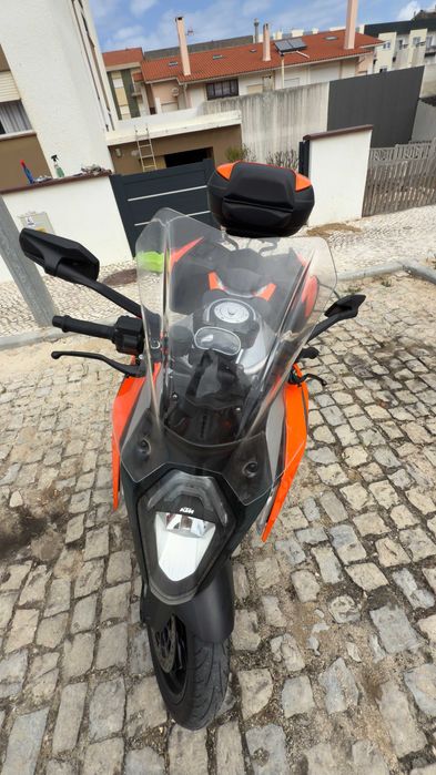 KTM SuperDuke 1290 GT (com malas)