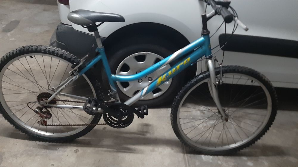 Bicicleta resistente, bonita e em bom estado