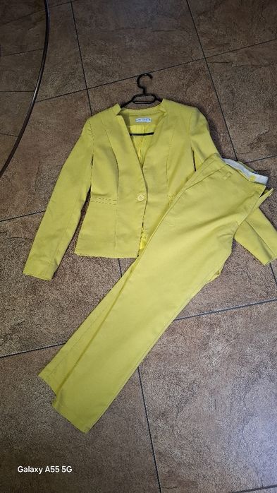 Piękny stylowy garnitur,  taliowana marynarka