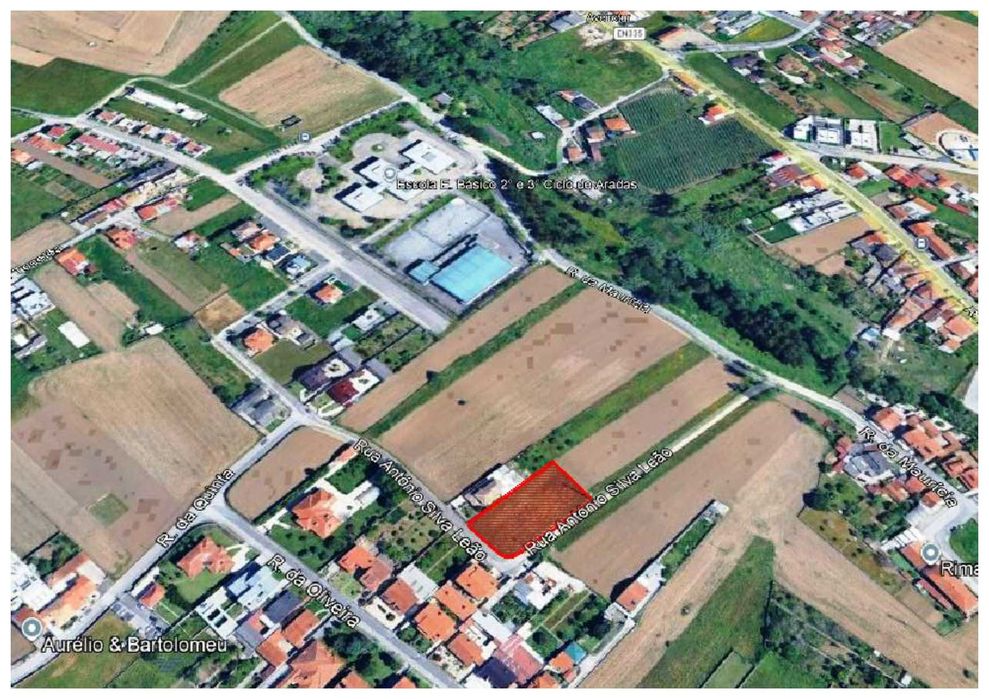 Vendo terreno para construção de 4, 5 ou 6 moradias