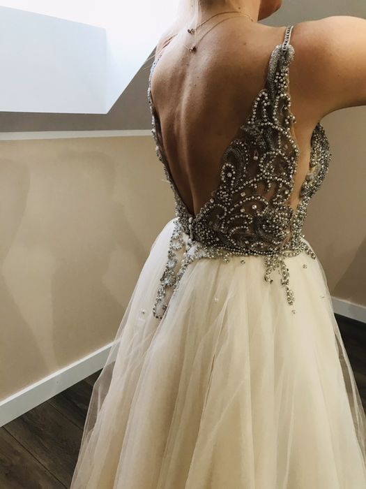 Suknia ślubna, gorset wysadzany kryształkami Svarowskiego