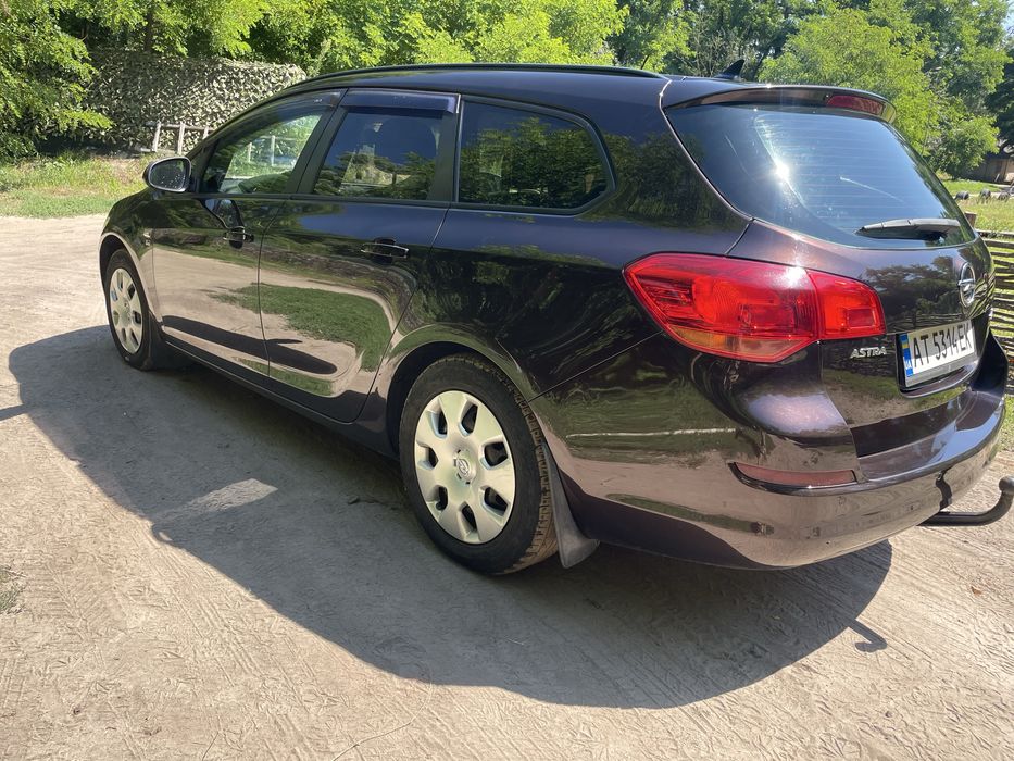 ТЕРМІНОВИЙ ПРОДАЖ Opel Astra j 2012 рік 1.3