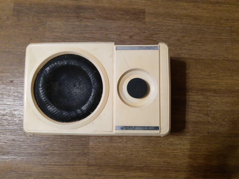 Телефон дисковый, бобины магнитофон, радио приемники:Электроника, Маяк