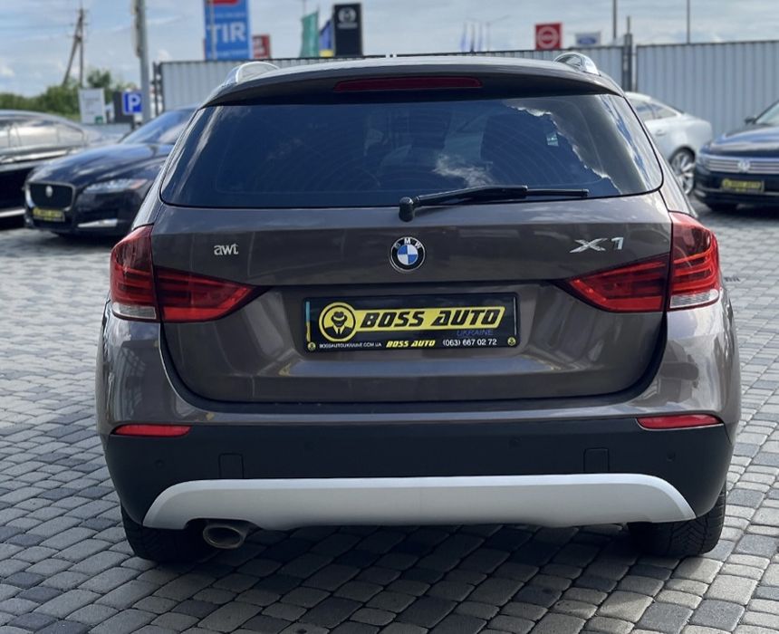 Автомобіль BMW X1
