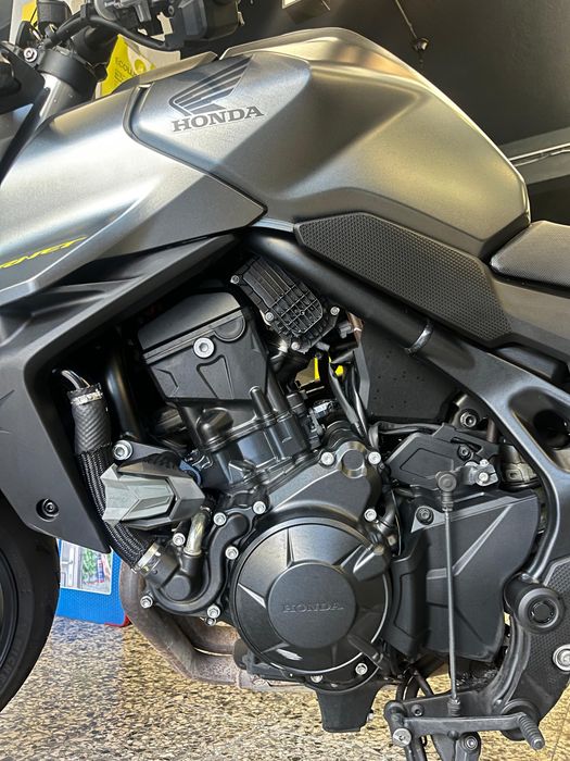 Honda CB 750 Hornet de 2023, Irrepreensível com 11698 Kms. Garantia