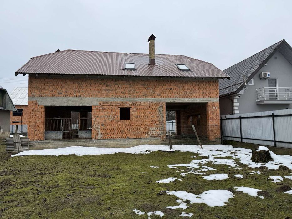 Будинок   с.Чумальово   центрі. По центральній вулиці