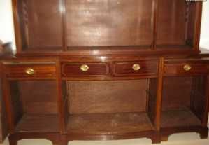 Móvel e mesa de sala de jantar