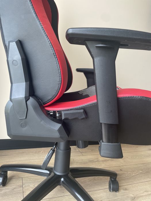 Компютерне, геймерське крісло