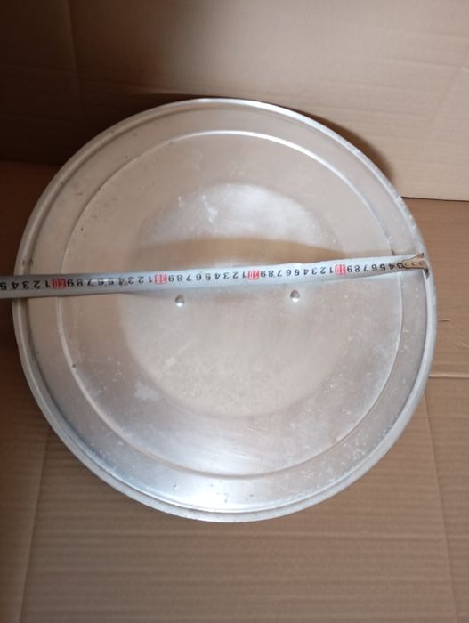 Продам кришку до каструлі 40л  алюмінієва ще колишня