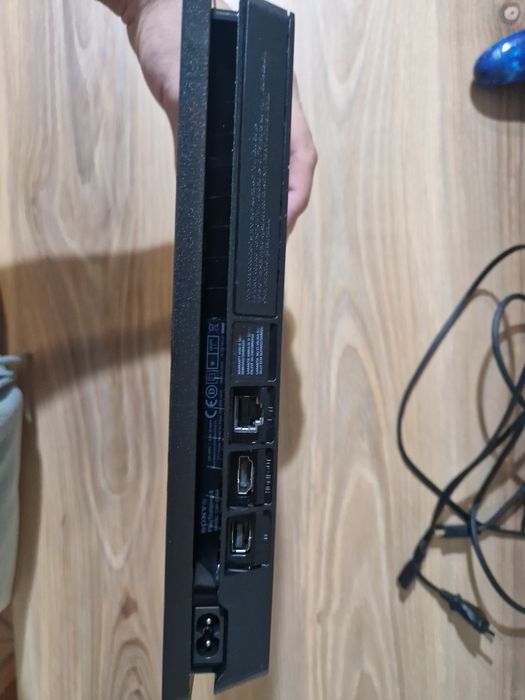 Ps4 slim 500gb com comando e cabos