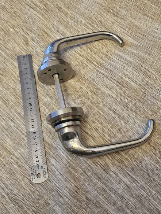 Продам массивные неубиваемые дверные ручки