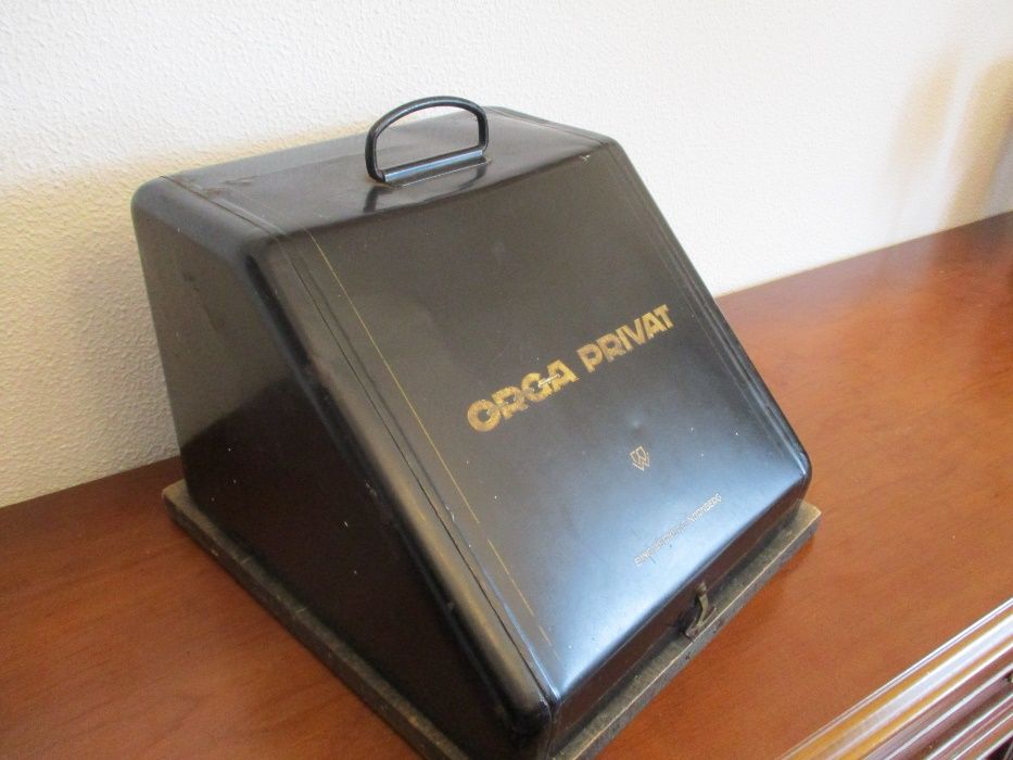 Maquina de escrever 1921 com caixa – Funciona