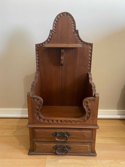 Móvel com duas gavetas