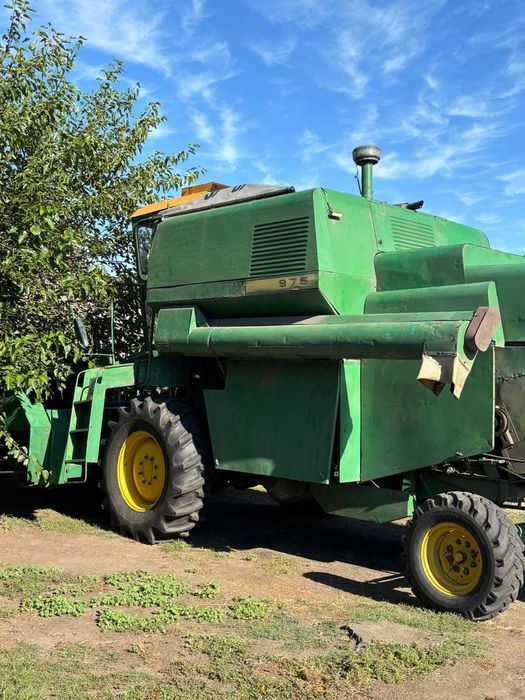 Продам комбайн John Deere 975