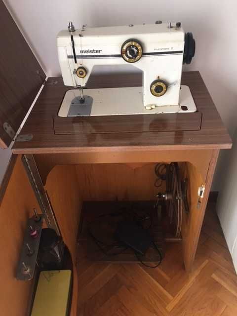 Maquina de Costura Electrica