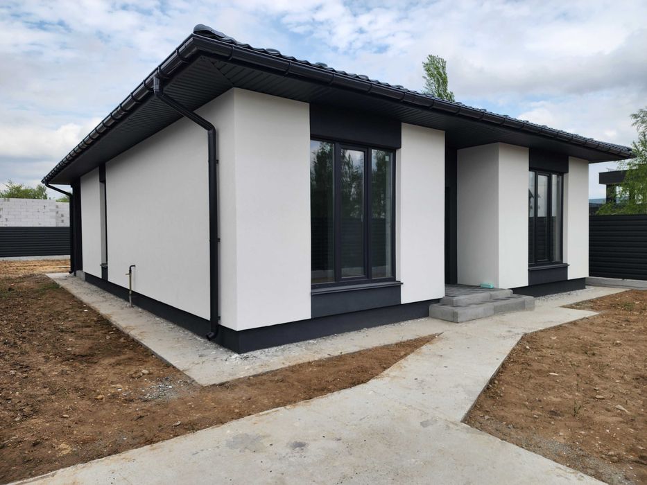 Газ від забудовника. Продам готовий будинок, 95 м2, Білогородка, центр.