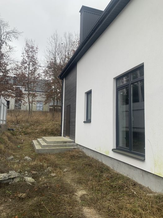 Чудовий будинок в передмісті Києва