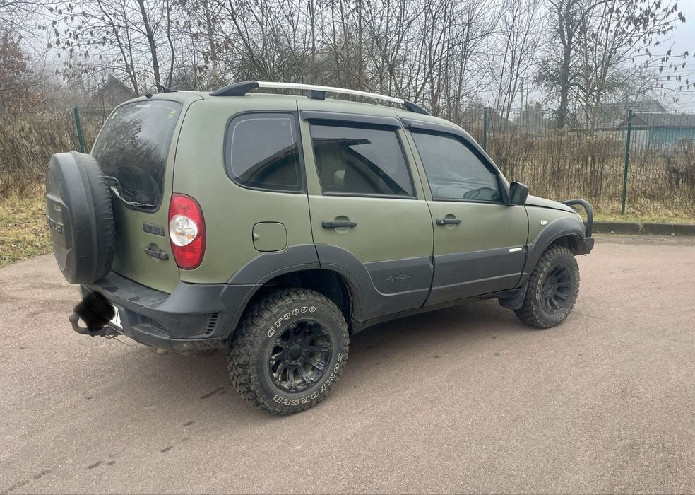 Нива шевроле 2013 року