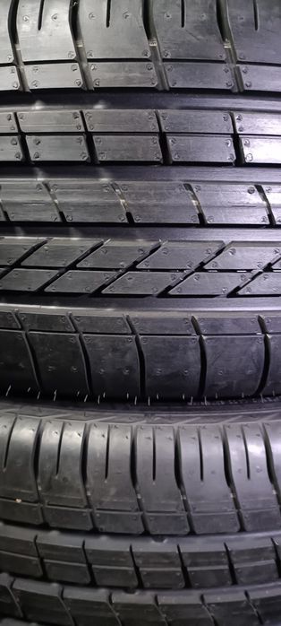 Pneus  245/40/19