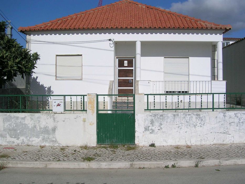 Moradia T3 + várias habitações