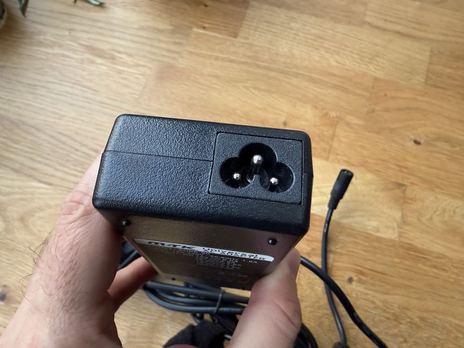 Transformador adaptador universal MTK AU06-90