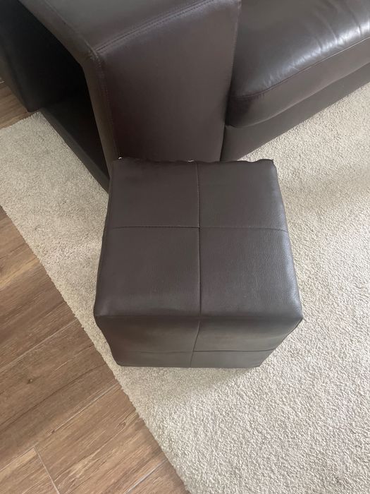 Sofá em pele com chaise longue usado