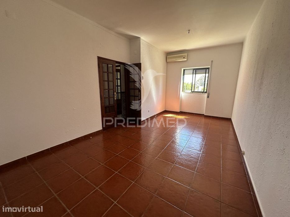 T2 com duas varandas Stª Antônio da Charneca/Barreiro