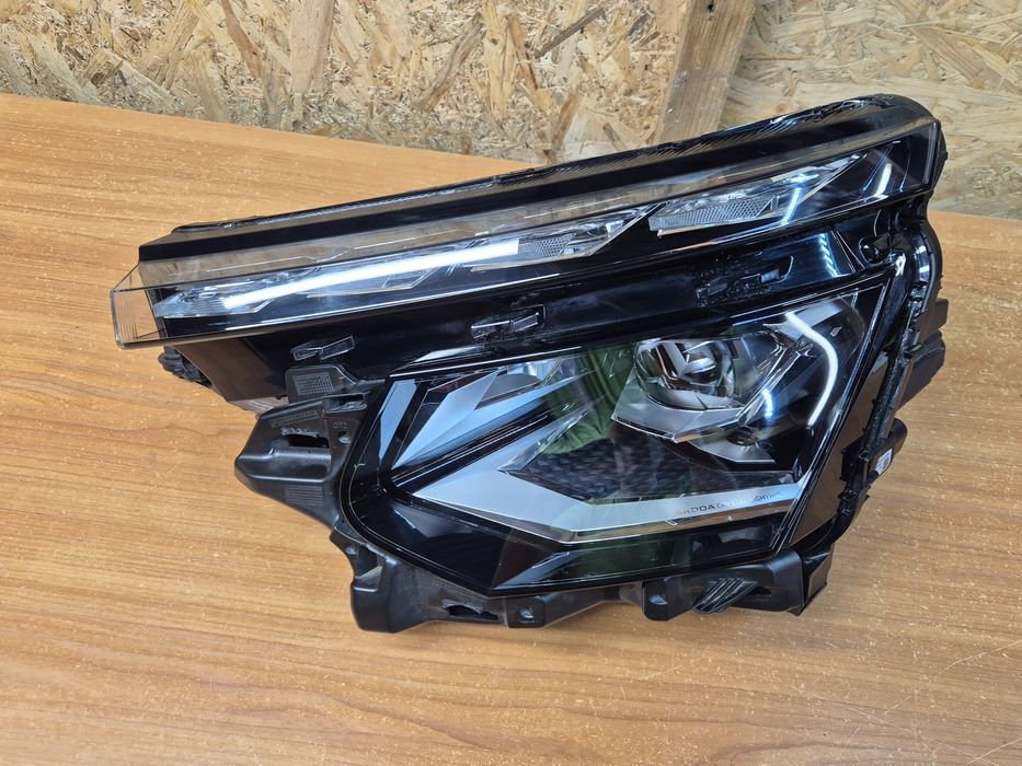 Skoda Kamiq lampa lewa przednia Crystal light  655.941.015C eu