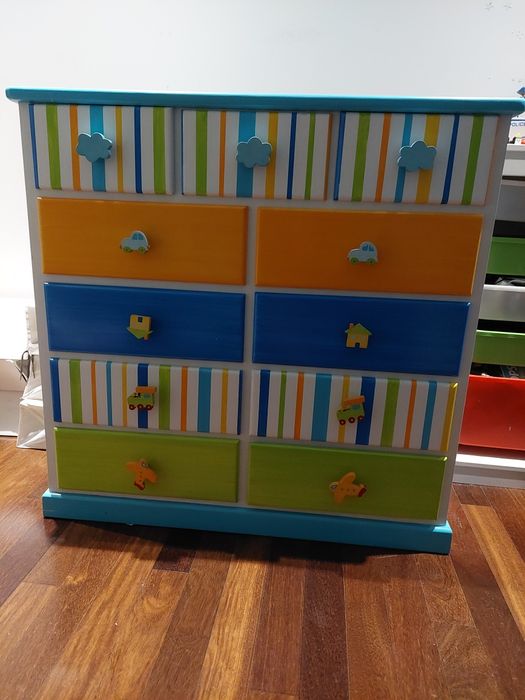 Cómoda de criança em madeira maciça