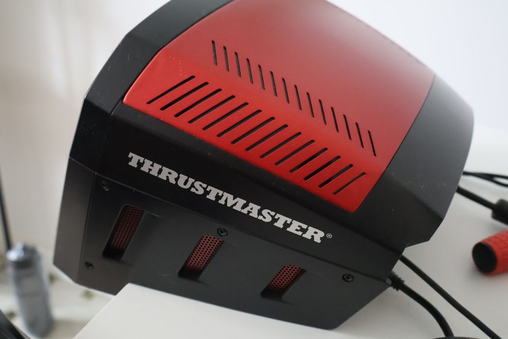 Pack Sim Racing: Thrustmaster TS-XW + Volante Ferrari + TM Open Wheel + Shifter TH8S + Pedais + Suporte Oferta