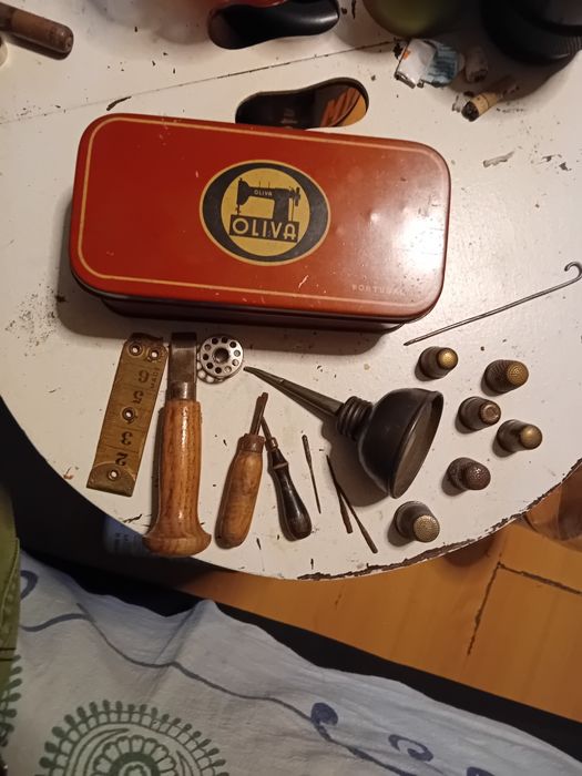 Caixa de Costura Oliva vintage