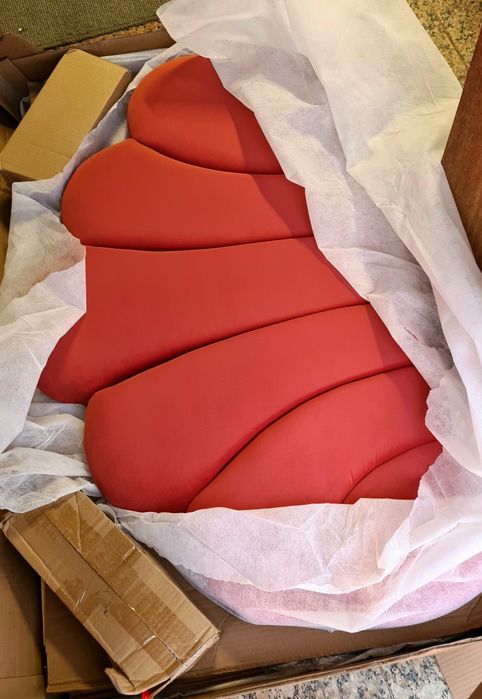 Cama de solteiro estofada 90x200 – veludo tom avermelhado (NOVA)