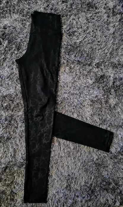 Legginsy z delikatnym wzorem rozmiar M stan idealny
