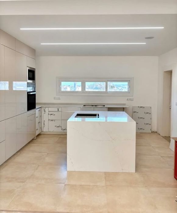 Dany Silva Construções / Remodelações, Pladour, Pintura, Impermeabilização, Pechelaria entre outros