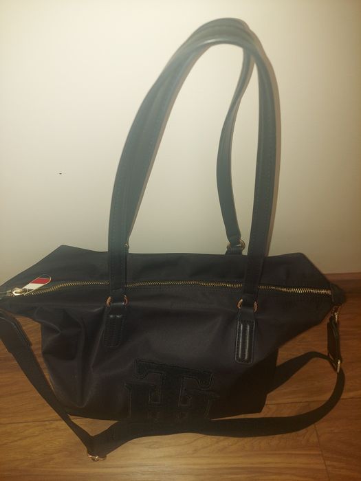 Torebka tommy hilfiger czarna Duża plus pasek złote okucia oryginalna