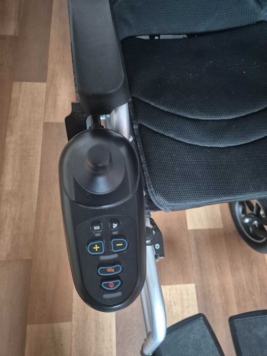 Wózek inwalidzki elektryczny składany  250 w pilot