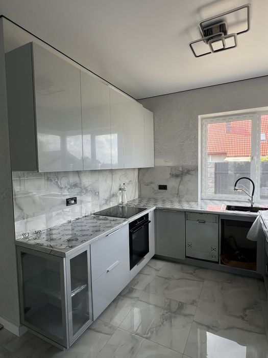 Котедж з сучасним ремонтом с.Крячки