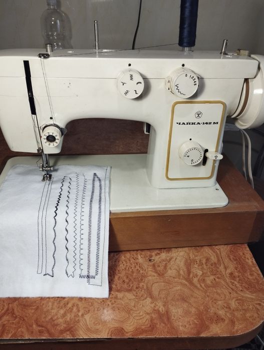 Швейная машина чайка 142м