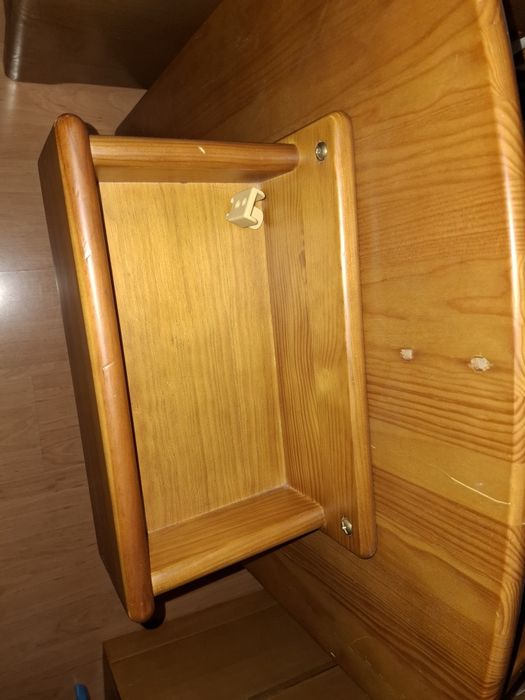 Berço de bebé de madeira com colchão para despachar