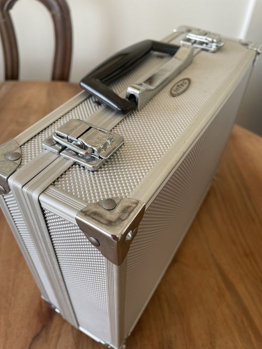 Mala metalica com divisorias